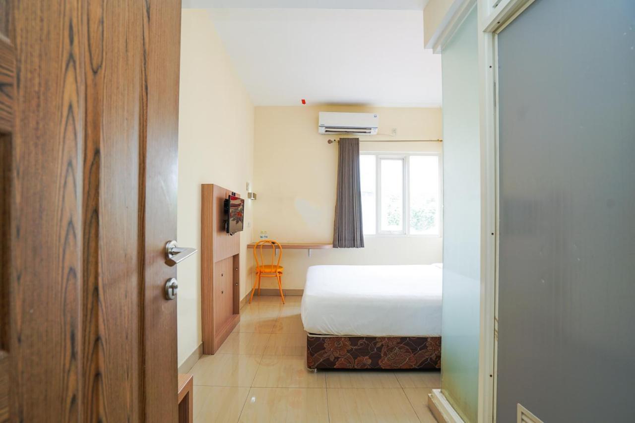 Pratisarawirya Guesthouse By Ecommerceloka سورابايا المظهر الخارجي الصورة