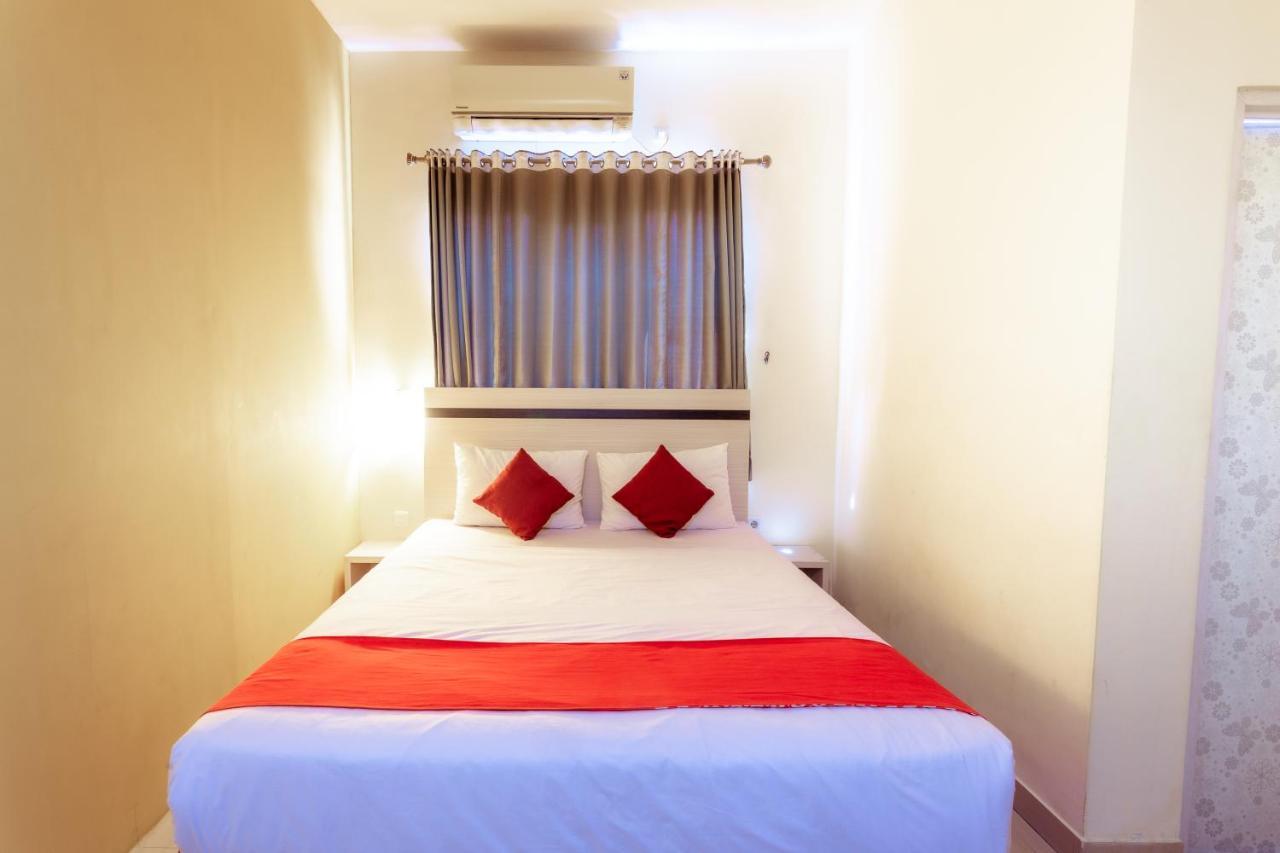 Pratisarawirya Guesthouse By Ecommerceloka سورابايا المظهر الخارجي الصورة